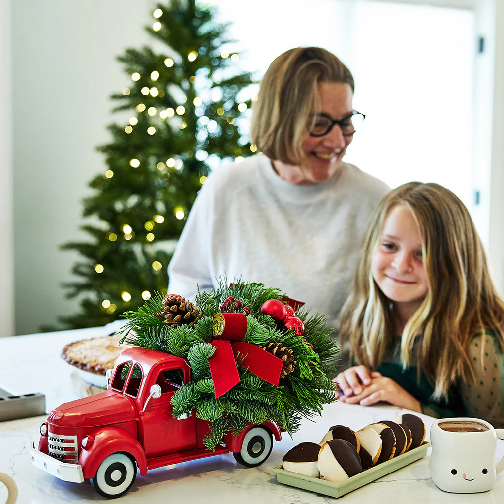 Christmas Vintage Truck - Image 4