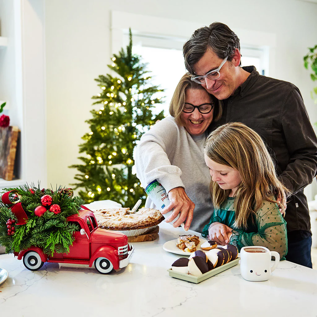 Christmas Vintage Truck - Image 8